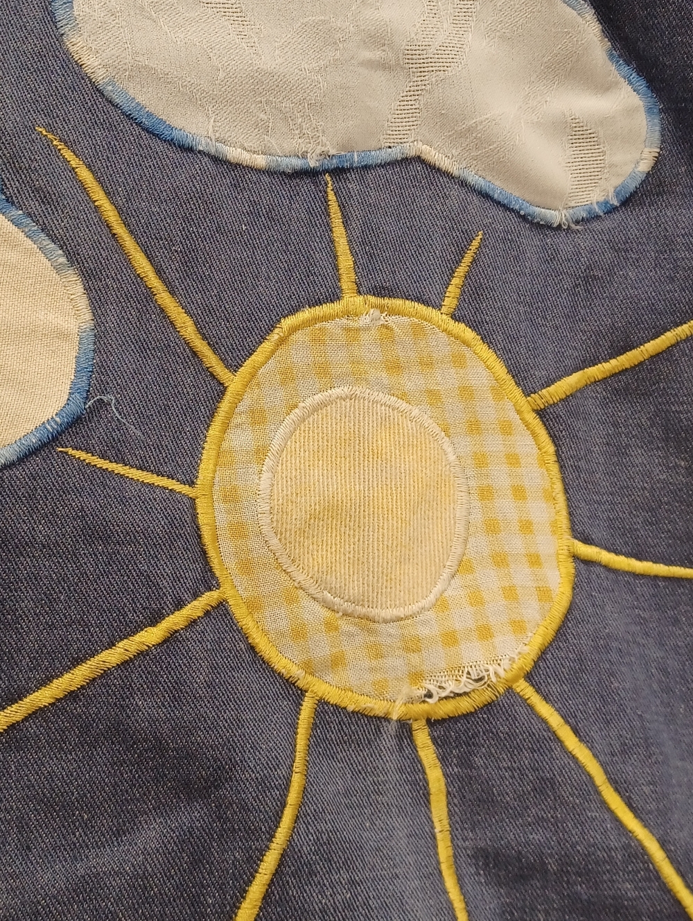 True Vintage 70s bell bottom jeans with embroidery and patches - Picture 11 of 12